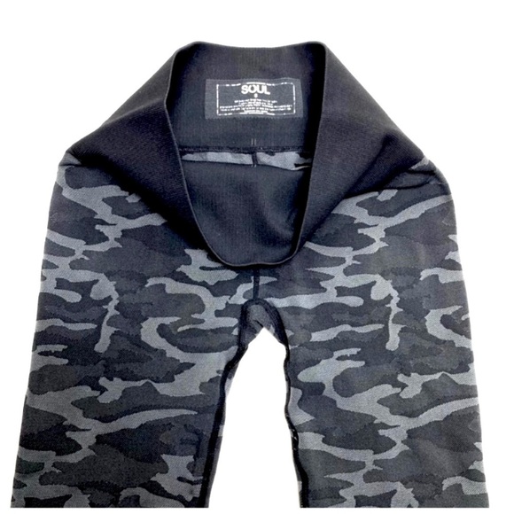 SOULCYCLE Camo Print Seamless Leggings Tights in Black and Gray - Picture 9 of 11